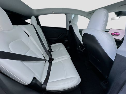 Used 2024 Tesla Model Y Long Range image 19