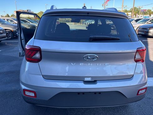 Certified 2026 Hyundai Venue SEL FWD image 14