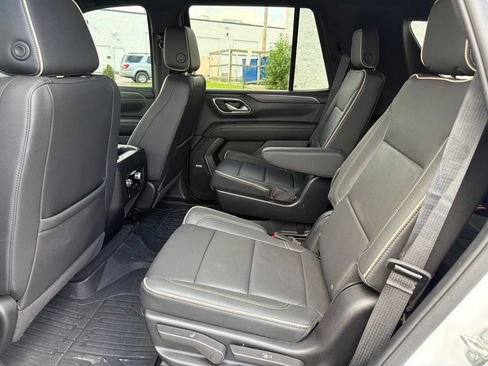 Used 2024 GMC Yukon SLT w/ SLT Luxury Package AWD/4WD image 18