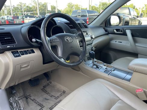 Used 2010 Toyota Highlander SE FWD image 5
