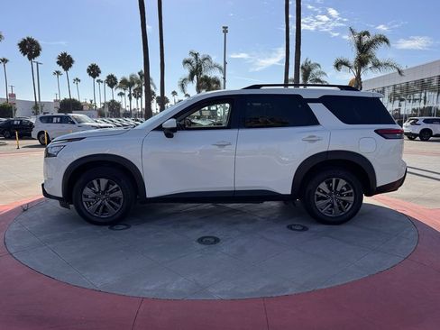 Certified 2024 Nissan Pathfinder SV FWD image 5