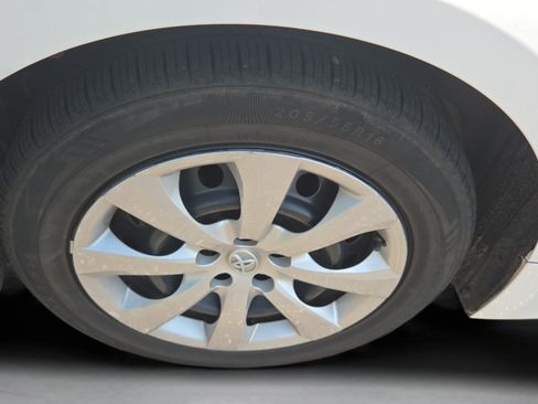 Used 2025 Toyota Corolla LE FWD image 29