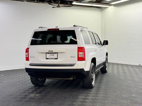 Used 2015 Jeep Patriot Latitude image 2
