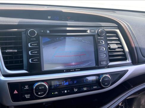 Used 2018 Toyota Highlander XLE AWD/4WD image 26