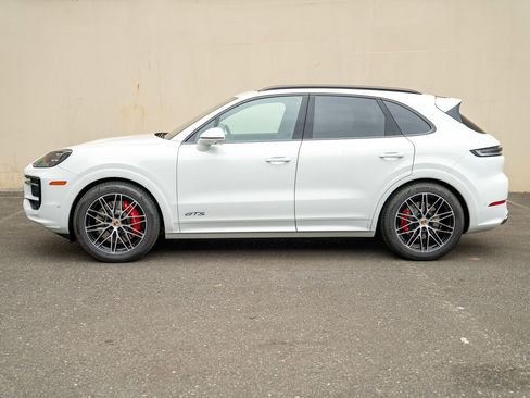 New 2025 Porsche Cayenne GTS image 2