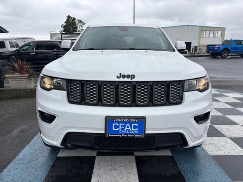 Used 2019 Jeep Grand Cherokee Altitude AWD/4WD image 8
