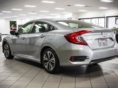 Used 2018 Honda Civic EX-T image 8