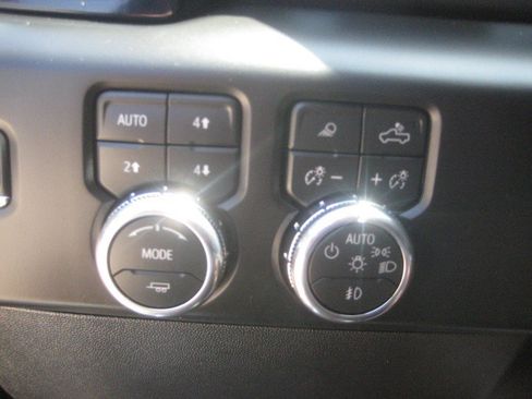 Used 2026 GMC Sierra 3500 Denali w/ Denali Reserve Package AWD/4WD image 17