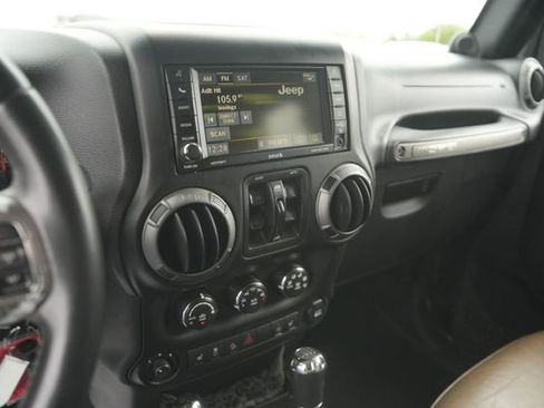 Used 2013 Jeep Wrangler Unlimited Sahara image 25