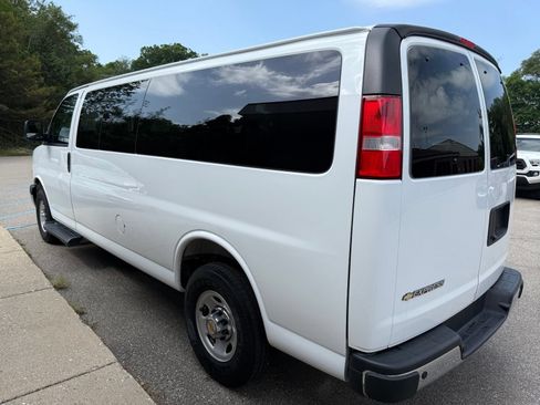 Used 2025 Chevrolet Express 3500 LT w/ LT Preferred Equipment Group RWD image 3
