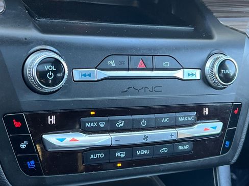 Used 2020 Ford Explorer Limited image 18