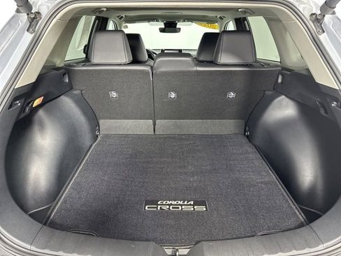 Certified 2022 Toyota Corolla Cross XLE image 30