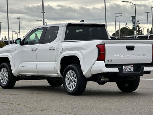 Used 2025 Toyota Tacoma SR5 image 7