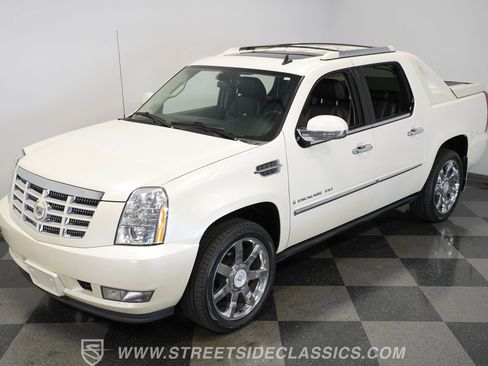 Used 2009 Cadillac Escalade EXT image 7