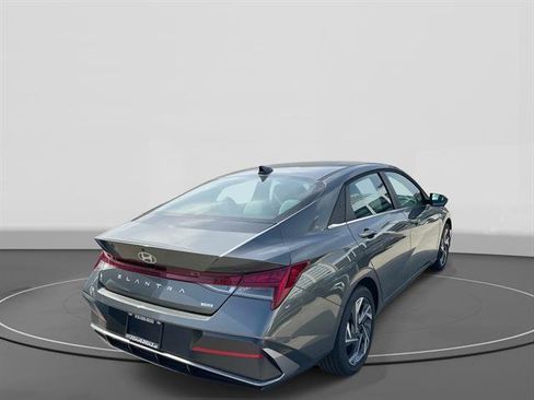 New 2026 Hyundai Elantra Limited FWD image 5