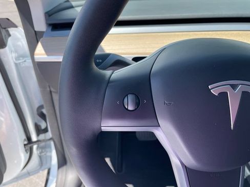 Used 2023 Tesla Model Y Long Range AWD/4WD image 9