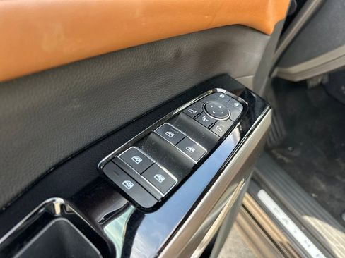 Used 2024 Nissan Pathfinder Platinum FWD image 47