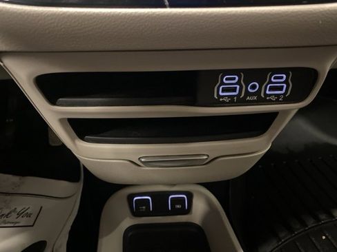 Used 2021 Chrysler Pacifica Touring-L image 25