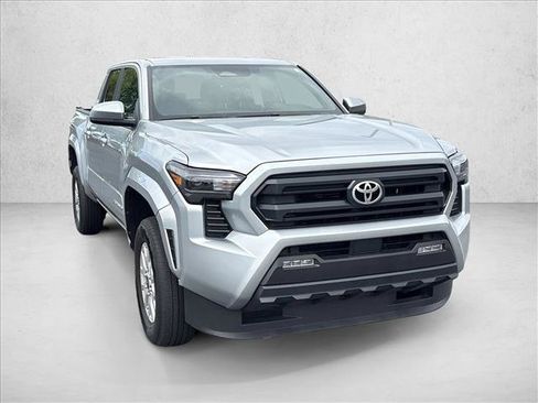 Certified 2025 Toyota Tacoma SR5 AWD/4WD image 3