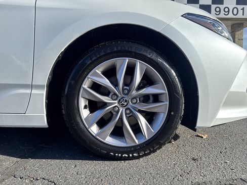 Used 2021 Toyota Avalon XLE image 9