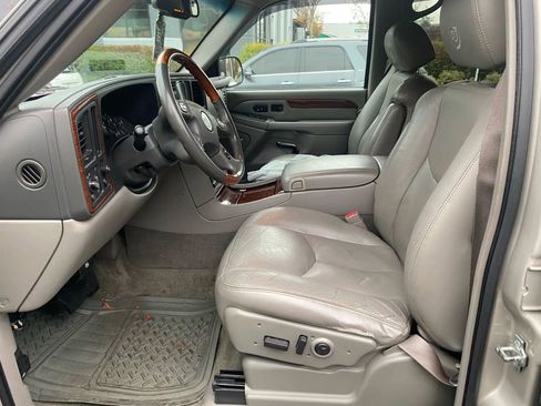 Used 2004 Cadillac Escalade Luxury image 9