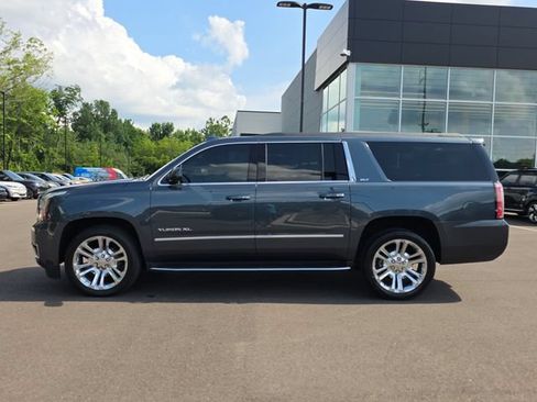 Used 2019 GMC Yukon XL SLT w/ Premium Edition AWD/4WD image 2