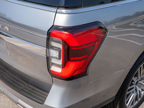 Used 2024 Ford Expedition Limited image 14