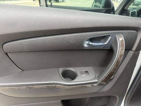 Used 2011 GMC Acadia Denali image 16