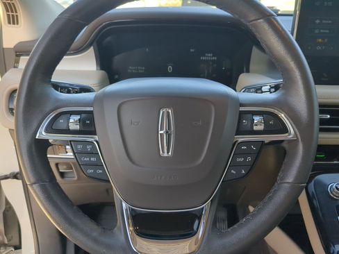 Used 2022 Lincoln Nautilus FWD w/ Premium Package image 13