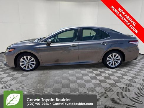 Used 2018 Toyota Camry LE FWD image 4