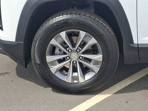 Used 2025 Chevrolet Equinox LT AWD/4WD image 8