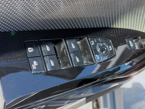 Used 2024 BMW 760i xDrive w/ Executive Package image 23