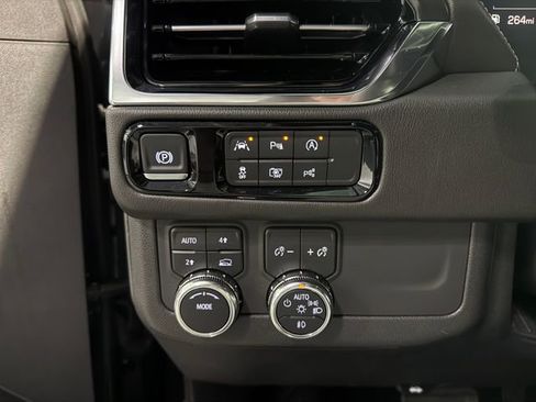 Certified 2025 GMC Yukon Denali image 26