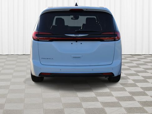New 2026 Chrysler Pacifica Select image 31
