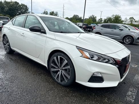 Used 2020 Nissan Altima 2.5 SR w/ Premium Package FWD image 5