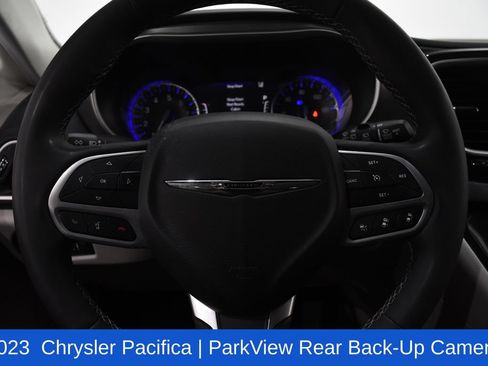 Used 2023 Chrysler Pacifica Touring-L FWD image 12