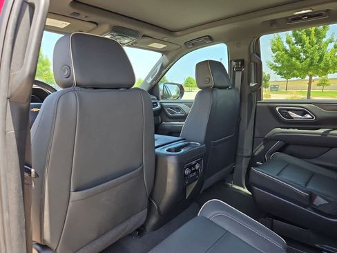 Used 2024 Chevrolet Tahoe Premier w/ Premium Package AWD/4WD image 16