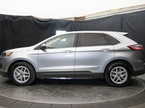 Used 2024 Ford Edge SEL image 9