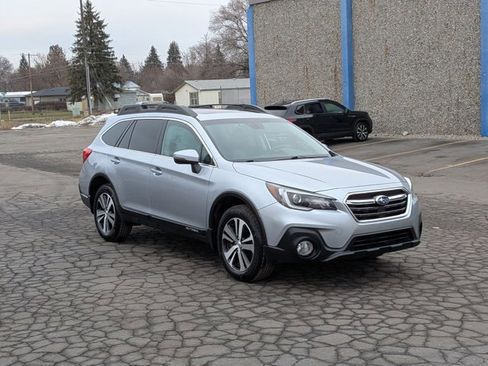 Used 2018 Subaru Outback 2.5i Limited image 3