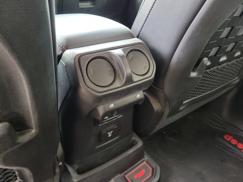 Used 2019 Jeep Wrangler Unlimited Rubicon AWD/4WD image 11