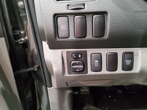 Used 2015 Toyota Tacoma 4x4 Double Cab w/ SR5 Package image 30