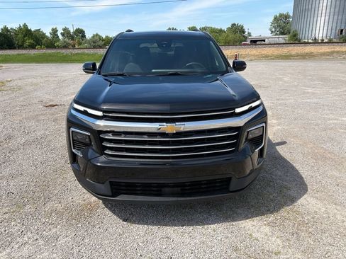 Used 2025 Chevrolet Traverse LT FWD image 8