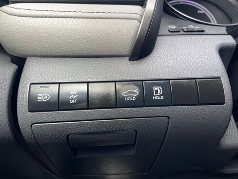 Used 2022 Toyota Camry SE FWD image 13