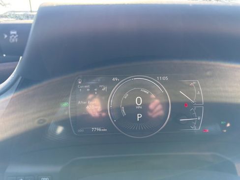 Certified 2025 Lexus ES 300h w/ Premium Package image 11