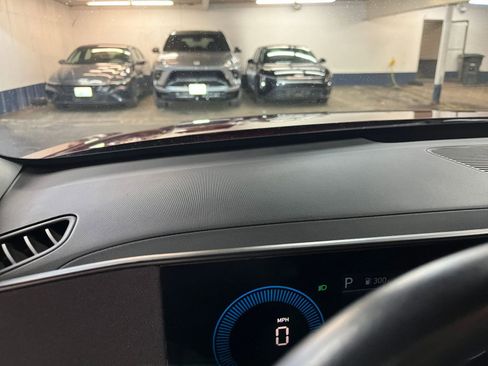 Used 2025 Hyundai Kona SEL image 34