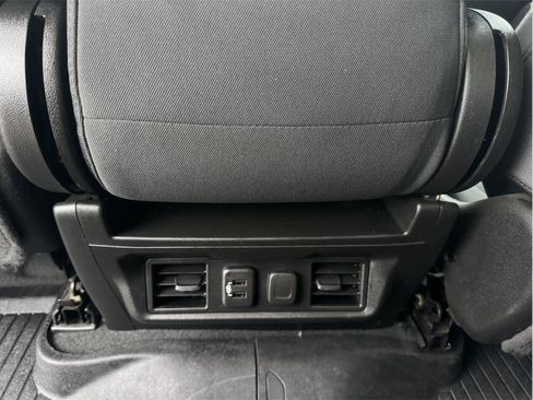 Used 2021 Chevrolet Silverado 1500 LT AWD/4WD image 11
