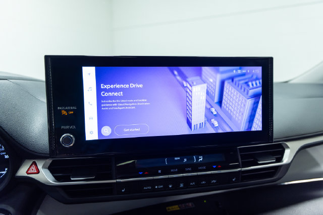 Used 2026 Toyota Sienna XLE FWD image 16