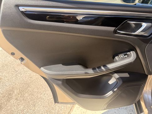 Used 2016 Porsche Macan S image 9