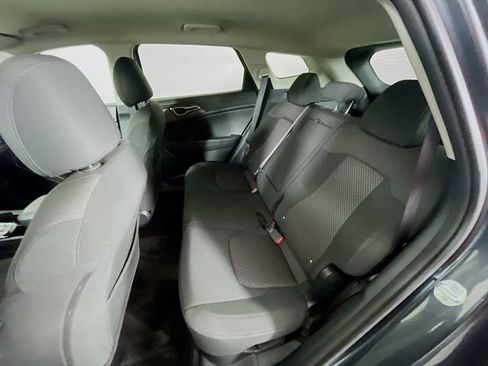 Used 2025 Kia Sportage LX FWD image 23