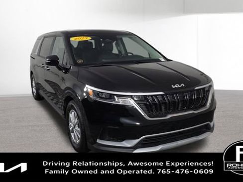 Used 2023 Kia Carnival LX image 3